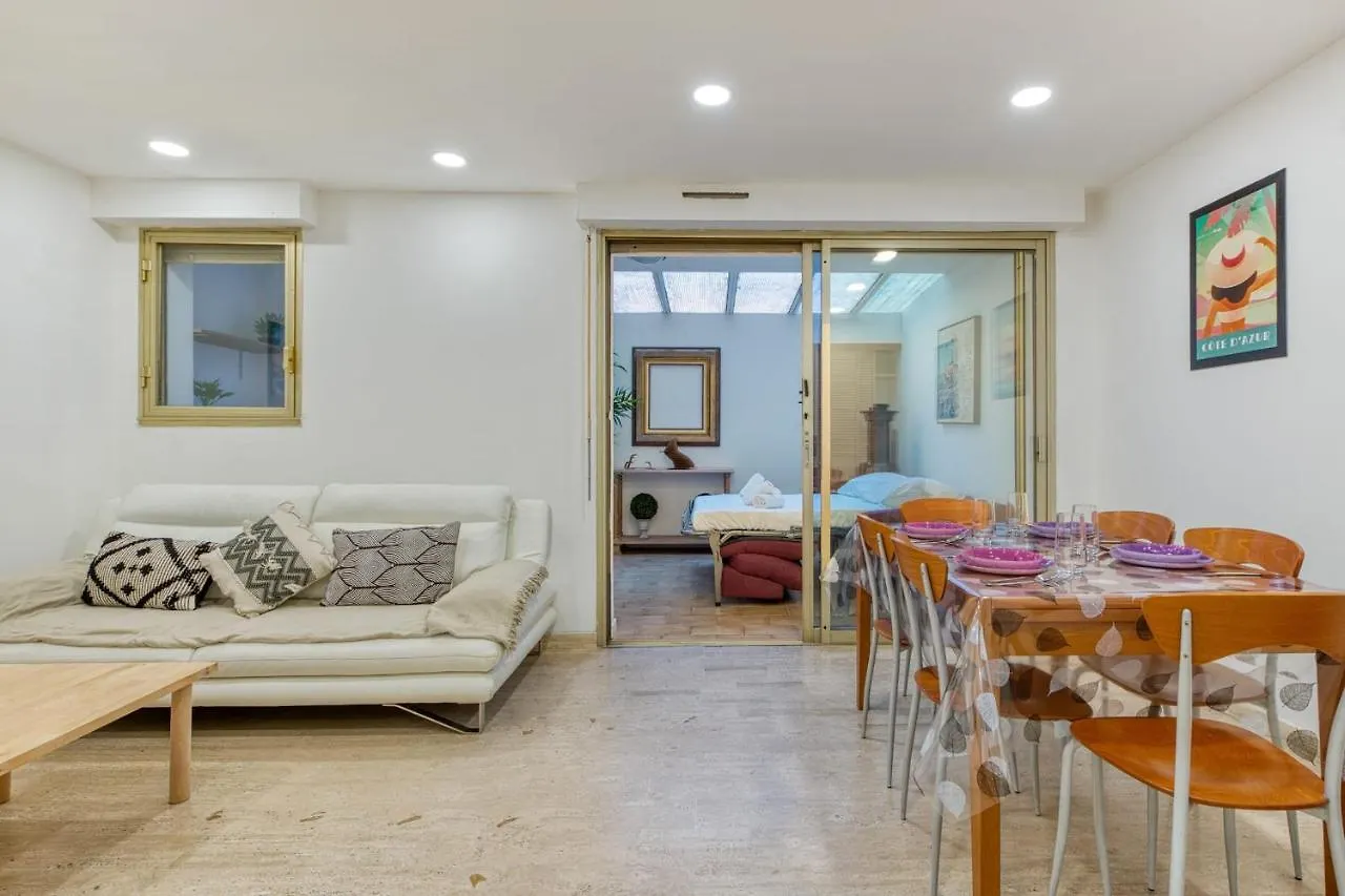 Appartement Hubble - Welkeys Cagnes-sur-Mer 0*,  Francia